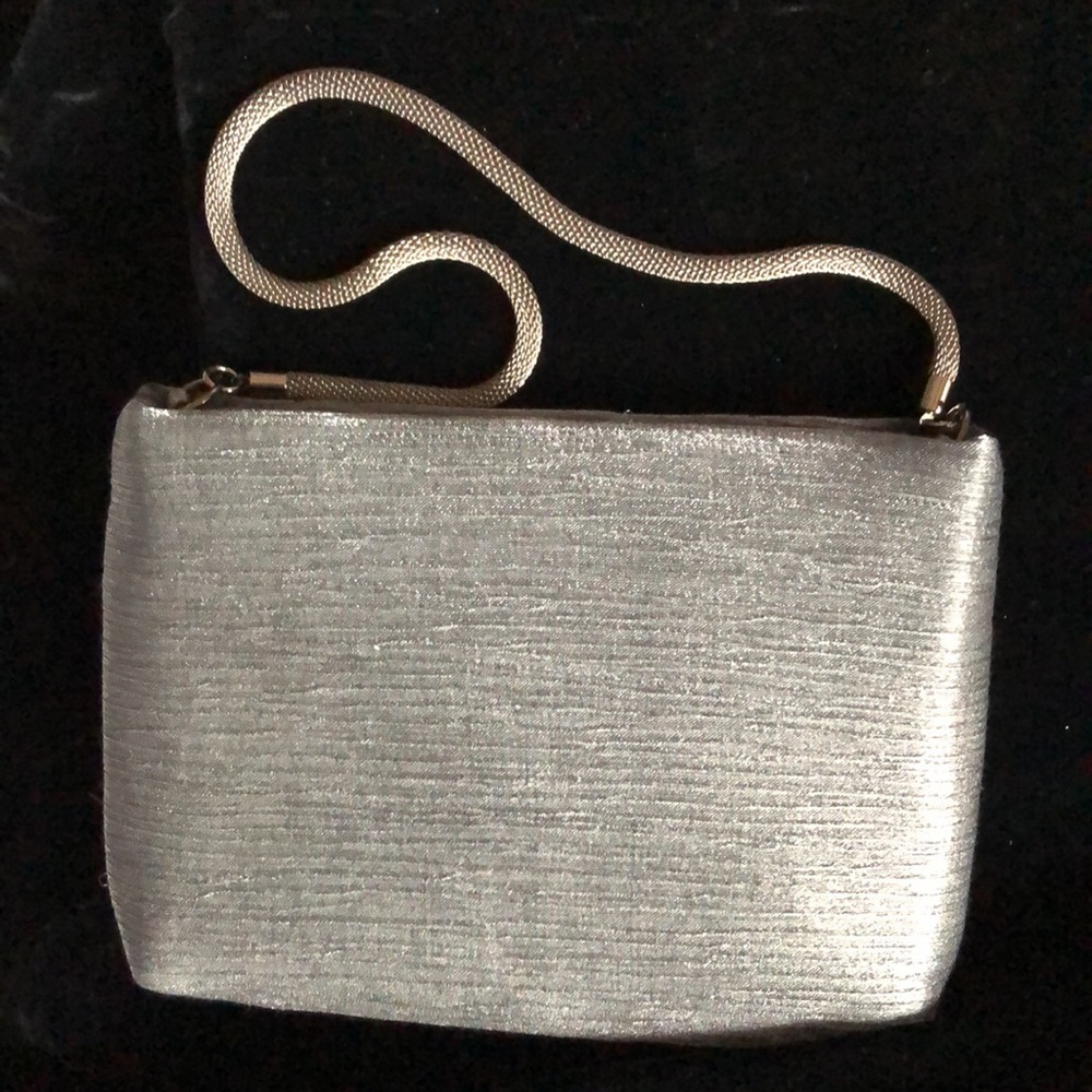 💃 Liz Claiborne Platinum Clutch W/Silver Mesh Chain